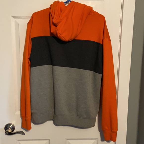 Y&R Sweater - Picture 2 of 3